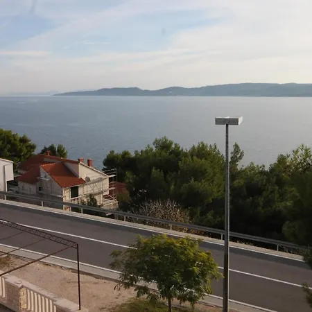 With A Parking Space Medici, Omis - 7483 דירה *