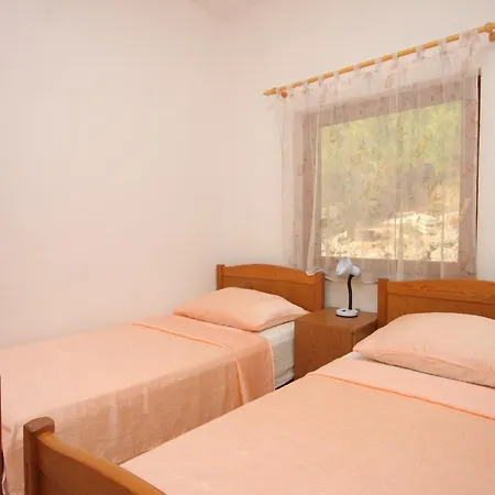 With A Parking Space Medici, Omis - 7483 מימיצה